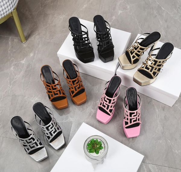 2023 latest v-stud sandals with interlocking embellished cross ankle strap, horseshoe heels, high heels, double waterproof platform, 13.5cm, Black
2023 latest v-stud sandals with interlocking embellished cross ankle strap, horseshoe heels, high heels, double waterproof platform, 13.5cm, Black