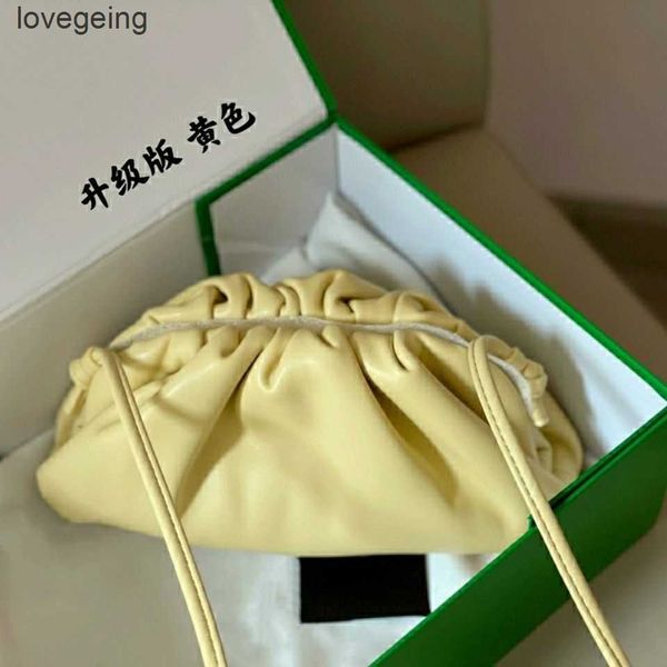 bag same bottegas designer cassettes bags 2023 venetas cloud underarm clip leather women's single shoulder oblique cross fold dumpling
bag same bottegas designer cassettes bags 2023 venetas cloud underarm clip leather women's single shoulder oblique cross fold dumpling