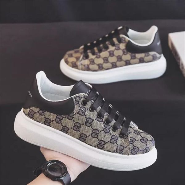 2023 new luxury brand men's women shoes autumn shoe walking sports shoes casual basketball shoes trend fashion couple running shoe
2023 new luxury brand men's women shoes autumn shoe walking sports shoes casual basketball shoes trend fashion couple running shoe