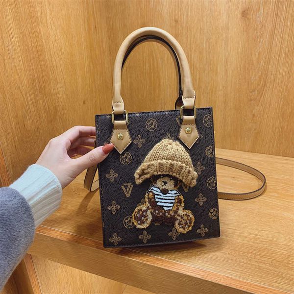 2023 luxury girl new autumn and texture small popular crossbody old flower portable organ baghigh
2023 luxury girl new autumn and texture small popular crossbody old flower portable organ baghigh