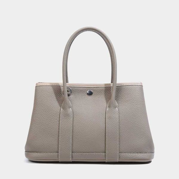 h gardens grace bag give scarves handbags women's high grade garden leather tote large capacity computer commuting mommy with real logo
h gardens grace bag give scarves handbags women's high grade garden leather tote large capacity computer commuting mommy with real logo