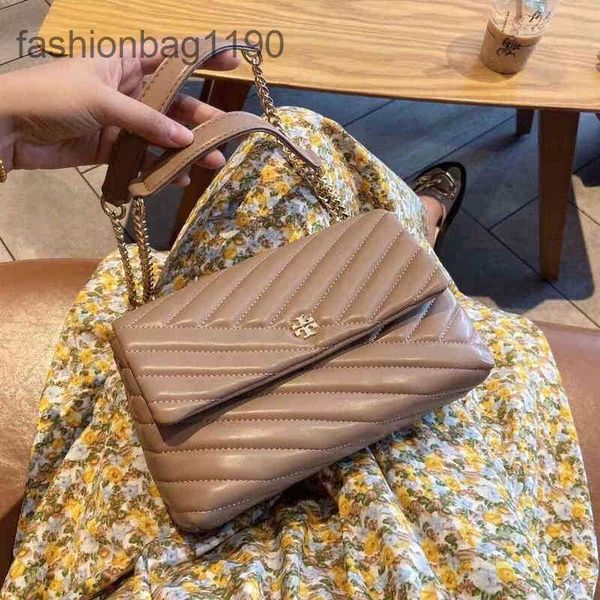 2023 handbags designer torys shoulder postman sheepskin bag stripe embroidery chain single messenger armpit large capacity z4qr
2023 handbags designer torys shoulder postman sheepskin bag stripe embroidery chain single messenger armpit large capacity z4qr