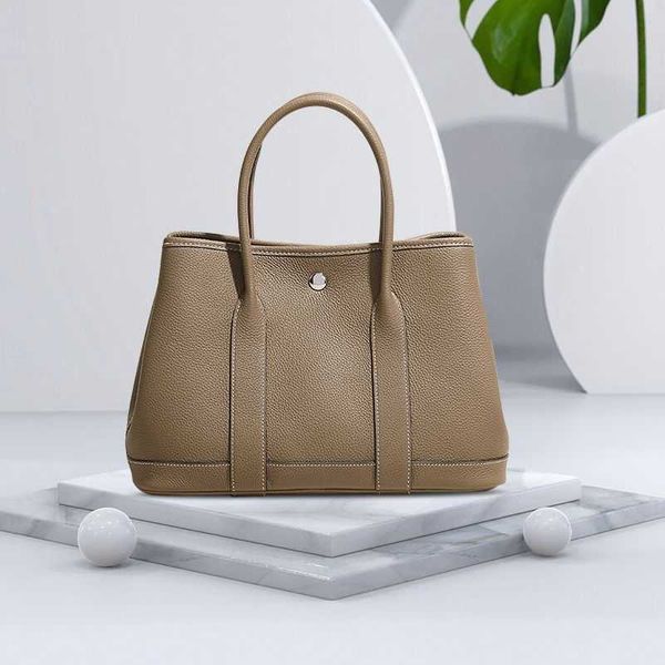 h gardens famous pattern garden classic bucket women's layer cow leather portable shoulder diagonal high grade with real logo
h gardens famous pattern garden classic bucket women's layer cow leather portable shoulder diagonal high grade with real logo