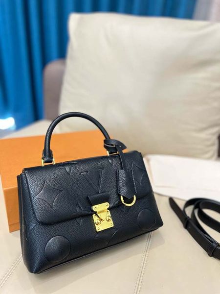 messenger bag felicie pochette handbag designer classic luxury sheepskin leather lining with metal soft fat and fashionable underarm bag
messenger bag felicie pochette handbag designer classic luxury sheepskin leather lining with metal soft fat and fashionable underarm bag