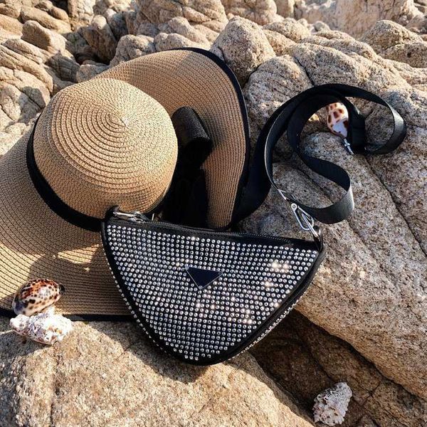 2023 luxury this year's popular small versatile ins armpit texture light one shoulder messenger full diamond baghigh
2023 luxury this year's popular small versatile ins armpit texture light one shoulder messenger full diamond baghigh