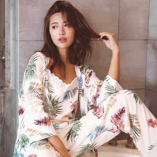 womens sleepwear womens 3piece robe cami pants pajama set pyjama sleepwear pajama set long sleeve robes female floral pyjamas suit 230228, Black;red
womens sleepwear womens 3piece robe cami pants pajama set pyjama sleepwear pajama set long sleeve robes female floral pyjamas suit 230228, Black;red