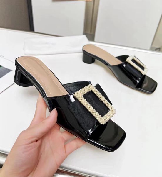 women summer designer slippers patent leather with square diamond fashion sildes 2 colors black white lady casual shoes
women summer designer slippers patent leather with square diamond fashion sildes 2 colors black white lady casual shoes