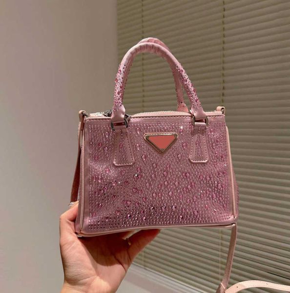 bags totes handbag designer bag comen classic imitation brand stitching shiny diamond nylon letter solid color shoulder bag commuter party
bags totes handbag designer bag comen classic imitation brand stitching shiny diamond nylon letter solid color shoulder bag commuter party