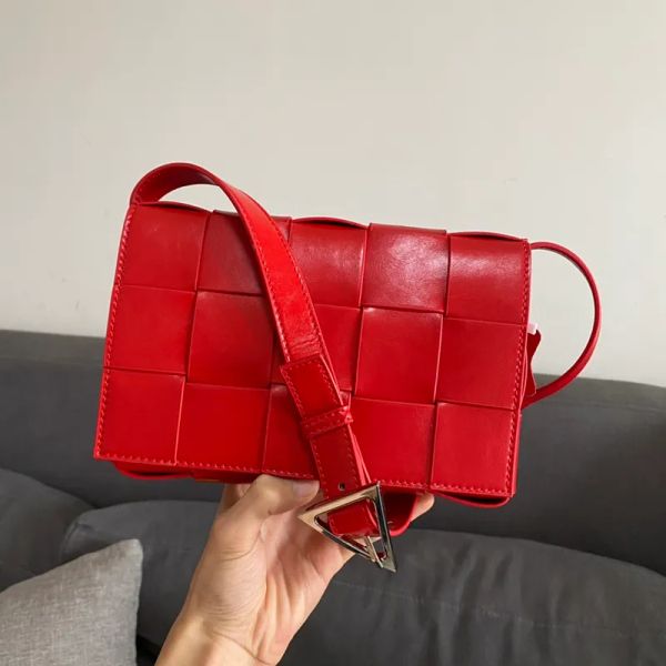 cassette new woven plaid bag women weave bag leather shoulder straps pillow bags luxury designers genuine leather crossbody purse wallet
cassette new woven plaid bag women weave bag leather shoulder straps pillow bags luxury designers genuine leather crossbody purse wallet