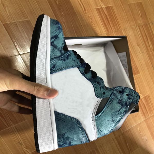 with box 2020 mens and womens basketball shoes sneakers blue white black for men sports shoes us7-12242e
with box 2020 mens and womens basketball shoes sneakers blue white black for men sports shoes us7-12242e