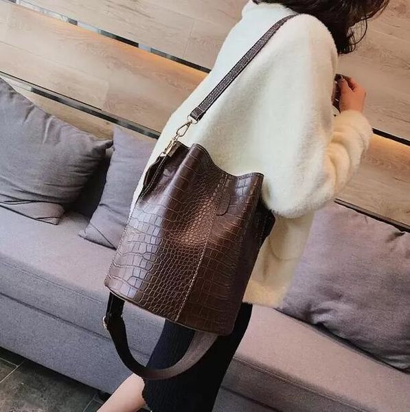 hbp woven drawstring bucket bag fashion luxury leisure handbag embroidered letter flower women's shoulder bag postman bag
hbp woven drawstring bucket bag fashion luxury leisure handbag embroidered letter flower women's shoulder bag postman bag