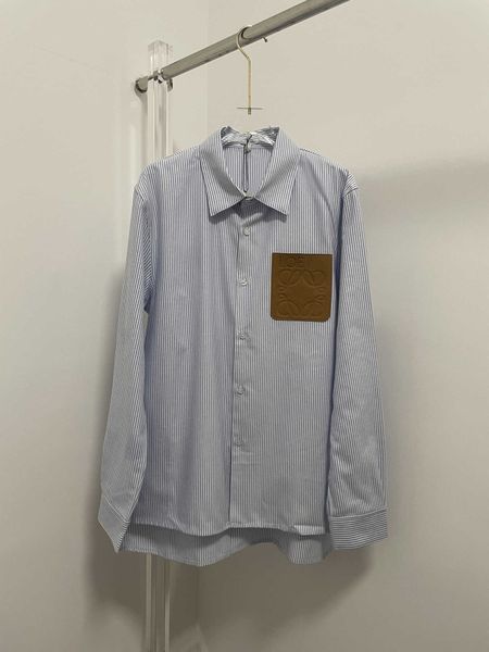 high version chest letter embossed cow leather chest pocket cotton stripe front button shirt, White;black
high version chest letter embossed cow leather chest pocket cotton stripe front button shirt, White;black