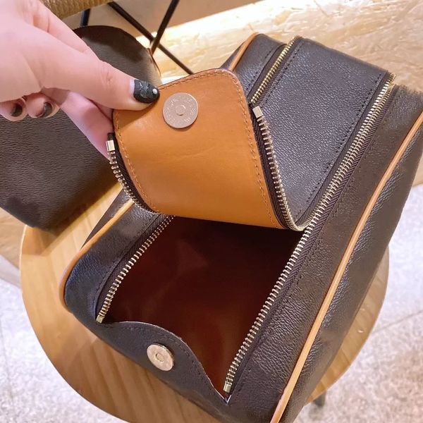 2pes designer women wash bag large capacity cosmetic bags makeup toiletry purses pouch men travel toilet handbags267s
2pes designer women wash bag large capacity cosmetic bags makeup toiletry purses pouch men travel toilet handbags267s