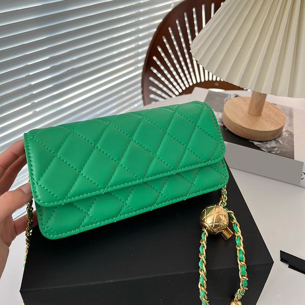 luxury designer womens bag adjustable hardware metal shoulder strap small clamshell wipe chest chain shoulder bags classic mini makeup case
luxury designer womens bag adjustable hardware metal shoulder strap small clamshell wipe chest chain shoulder bags classic mini makeup case