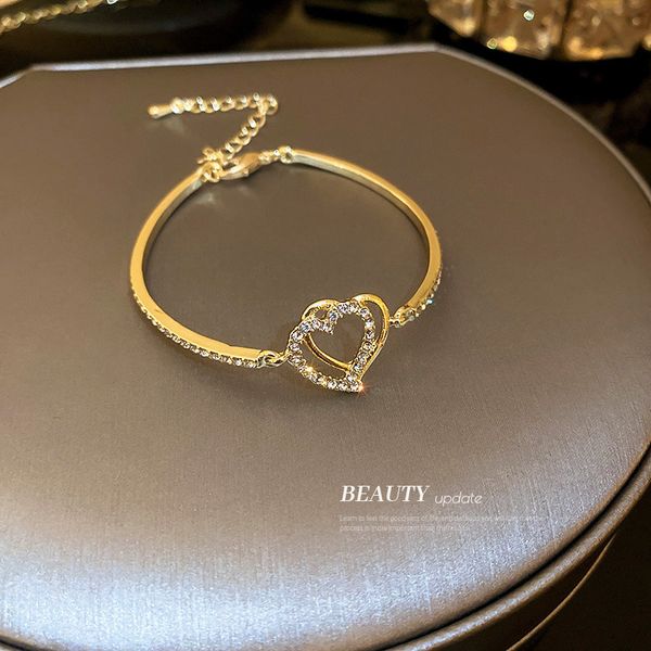 Famous designer inlaid diamond love bracelet personalized metal design sense hand jewelry fashion temperament light luxury hand jewelry female wholesale
Famous designer inlaid diamond love bracelet personalized metal design sense hand jewelry fashion temperament light luxury hand jewelry female wholesale