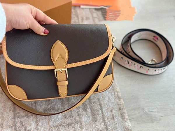 7a quality luxury designers hobo bag diane handbag tote shoulder clutch bags crossbody purses cosmetic handle straps pouch shoulder bag 25cm
7a quality luxury designers hobo bag diane handbag tote shoulder clutch bags crossbody purses cosmetic handle straps pouch shoulder bag 25cm
