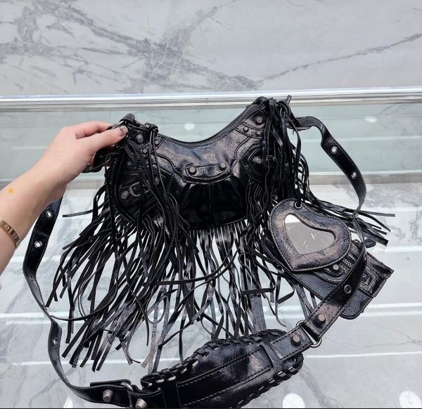 2023 luxurys motorcycle shoulder bags women waterfall tassel le cagole luxury designers genuine leather crossbody clutch wallet purse pochet
2023 luxurys motorcycle shoulder bags women waterfall tassel le cagole luxury designers genuine leather crossbody clutch wallet purse pochet