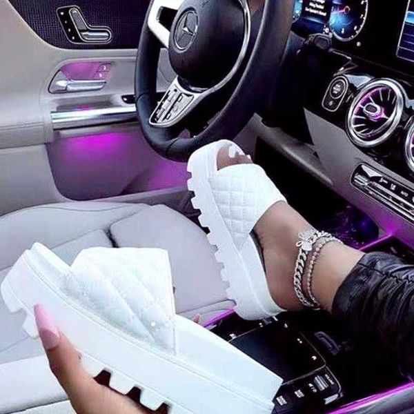 slippers luxury women casual home durable sandals non-slip flat ms fashionable slippers shoes for platform y2302, Black
slippers luxury women casual home durable sandals non-slip flat ms fashionable slippers shoes for platform y2302, Black