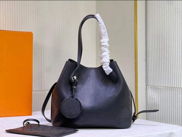 m21580 21581 blossom shopping bags ornamental engraving perforation handbag luxury soft cowhide designer gm mm shoulder bags blossom tote pu
m21580 21581 blossom shopping bags ornamental engraving perforation handbag luxury soft cowhide designer gm mm shoulder bags blossom tote pu