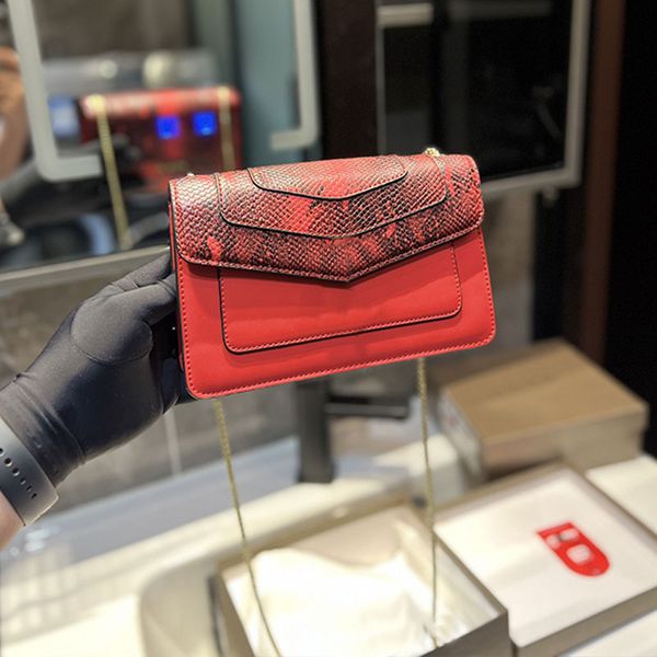 fashion messenger bag clutch purse serpentine women shouder bags chain crossbody handbags flap magnetic buckle cell phone pocket metal hardw
fashion messenger bag clutch purse serpentine women shouder bags chain crossbody handbags flap magnetic buckle cell phone pocket metal hardw