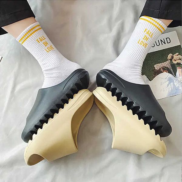 slippers couple luxury outdoor home summer men's women's indoor bathroom non-slip sandals y2302, Black
slippers couple luxury outdoor home summer men's women's indoor bathroom non-slip sandals y2302, Black