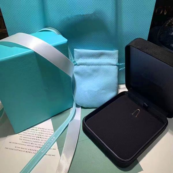 luxury t's brand necklace jewelry boxes case bracelet ring bracelets earrings flannel light green velvet pouch dust bag packaging set, Black;white
luxury t's brand necklace jewelry boxes case bracelet ring bracelets earrings flannel light green velvet pouch dust bag packaging set, Black;white