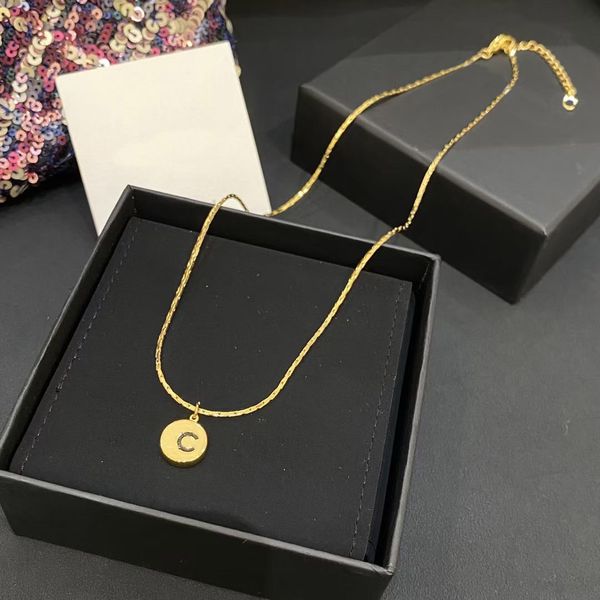 2023 luxury quality charm small round shape pendant necklace with black color design in 18k gold plated have box stamp ps3229, Golden
2023 luxury quality charm small round shape pendant necklace with black color design in 18k gold plated have box stamp ps3229, Golden