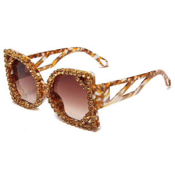 sunglasses 2021 luxury diamond-studded sunglasses fashion d-shaped big frame sun glasses female diamond gorgeous sunglassj230228, White;black
sunglasses 2021 luxury diamond-studded sunglasses fashion d-shaped big frame sun glasses female diamond gorgeous sunglassj230228, White;black
