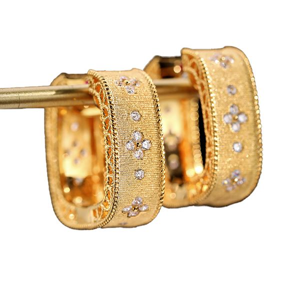 Original Design Daily Earrings Studs Vintage Palace Gold Square Brushed Wide Shining Crystal Inlay Thick Boutique Jewelry Women Accessories
Original Design Daily Earrings Studs Vintage Palace Gold Square Brushed Wide Shining Crystal Inlay Thick Boutique Jewelry Women Accessories