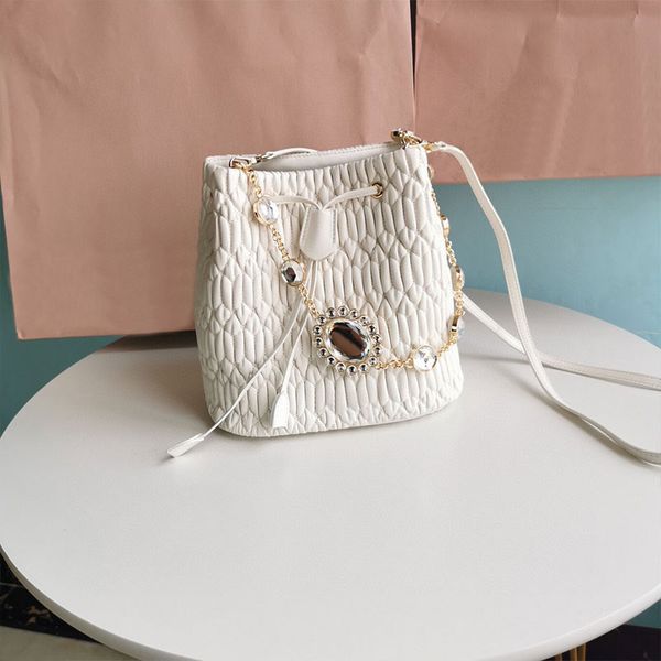 7a quality bucket bag wrinkle handbags purse genuine leather crystal chain fashion letters removable strap women drawstring crossbody should
7a quality bucket bag wrinkle handbags purse genuine leather crystal chain fashion letters removable strap women drawstring crossbody should