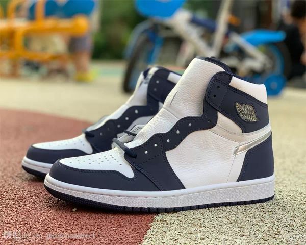 2023 basketball shoes jumpman 1 high og white/midnight midnight navy 1s men women navy-metallic silver sneakers trainers with box
2023 basketball shoes jumpman 1 high og white/midnight midnight navy 1s men women navy-metallic silver sneakers trainers with box