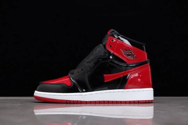 1s basketball shoes jumpman 1 high patent bred black white varsity red patent leather brand name sportswear original boxes coming
1s basketball shoes jumpman 1 high patent bred black white varsity red patent leather brand name sportswear original boxes coming
