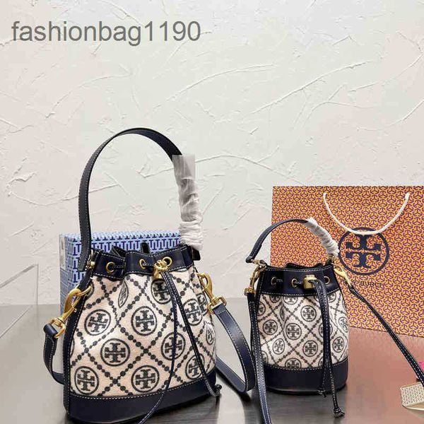 female handbags designer torys shoulder women's bag portable single messenger fashionable bucket large capacity high-grade foreign styl
female handbags designer torys shoulder women's bag portable single messenger fashionable bucket large capacity high-grade foreign styl