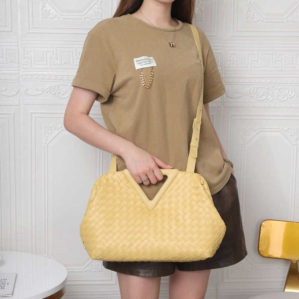 original edition bottegs venets point bags price 2023 new fashion inverted triangle cloud bag woven leather women's armpit clip si
original edition bottegs venets point bags price 2023 new fashion inverted triangle cloud bag woven leather women's armpit clip si