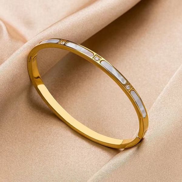 advanced titanium steel flower bracelet shell fashion design bracelet valentines day gift wholesale
advanced titanium steel flower bracelet shell fashion design bracelet valentines day gift wholesale