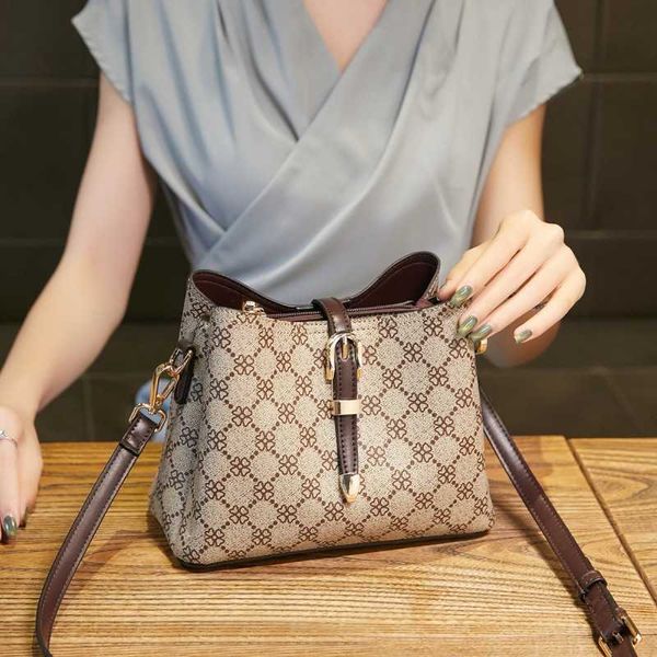 60% off designer bags color women's large capacity bucket messenger fashionable shoulder bag 2023 new luxury handbags
60% off designer bags color women's large capacity bucket messenger fashionable shoulder bag 2023 new luxury handbags