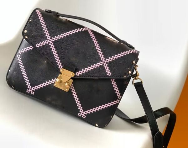 bags women bag shoulder messenger bags classic style fashion lady totes handbags, Black;red
bags women bag shoulder messenger bags classic style fashion lady totes handbags, Black;red