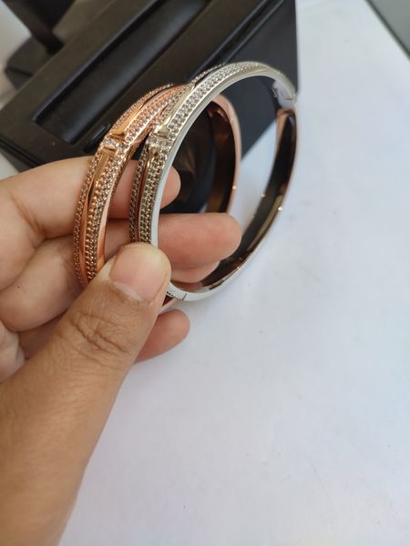 18k luxury love bangle bracelet fashion cuff women's charm bracelets gold full drilling designer jewelry femme silver diamond couple pa, Black
18k luxury love bangle bracelet fashion cuff women's charm bracelets gold full drilling designer jewelry femme silver diamond couple pa, Black