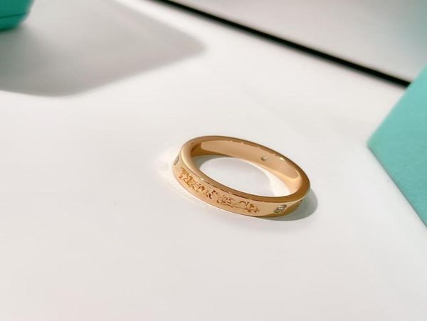 luxury designer couple ring with clear lettering fine workmanship full personality engagement jewelry box gold and silver gift6754743
luxury designer couple ring with clear lettering fine workmanship full personality engagement jewelry box gold and silver gift6754743
