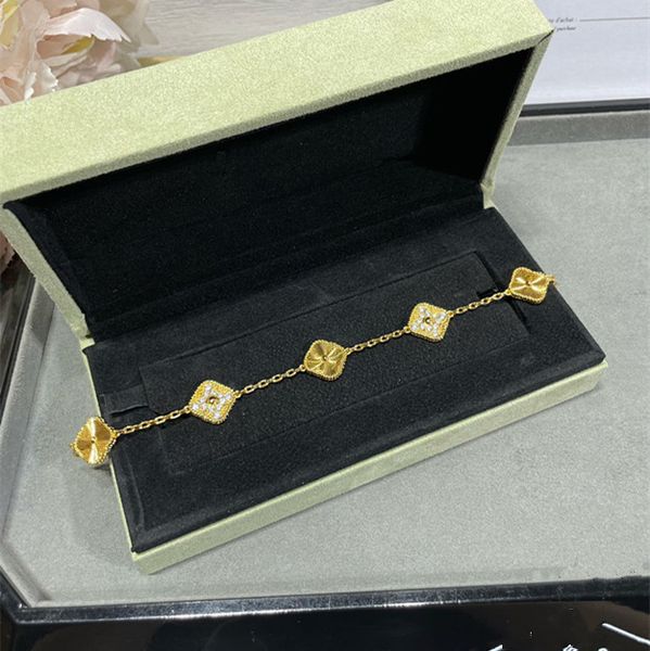 clover bracelet vintage luxury four leaf pendant bracelet for woman diamond charms chain bracelet 18k gold agate shell girls wedding accesso, Golden;silver
clover bracelet vintage luxury four leaf pendant bracelet for woman diamond charms chain bracelet 18k gold agate shell girls wedding accesso, Golden;silver