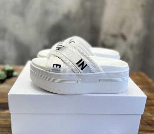 luxury womens slipper leather triomphe sliders designer platform shoes outdoor slippers white black sandals size 35-40
luxury womens slipper leather triomphe sliders designer platform shoes outdoor slippers white black sandals size 35-40