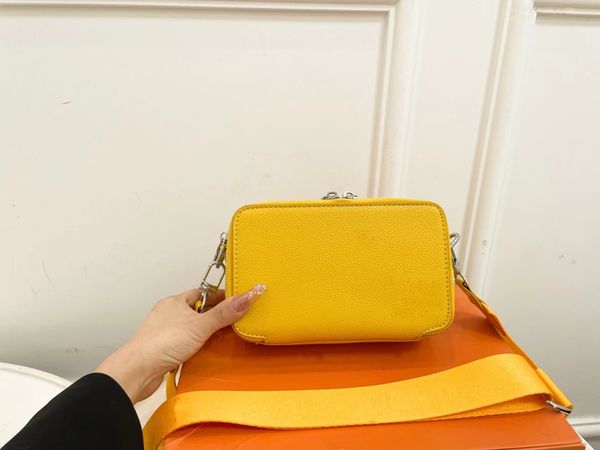 2023 new phones pack beautiful design details fashion purse decorated with internal contracted and well-designed interior chest package size
2023 new phones pack beautiful design details fashion purse decorated with internal contracted and well-designed interior chest package size