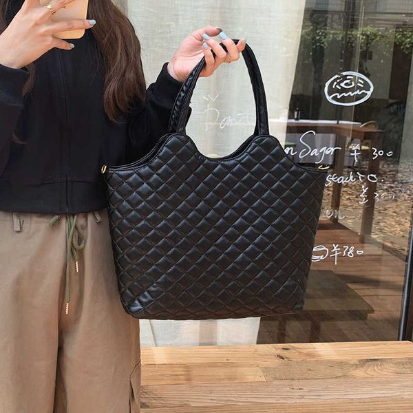 shoulder bags diamond lattice embroidery solid pu women's handbag large capacity casual tote bag commuting vegetable basket 230530
shoulder bags diamond lattice embroidery solid pu women's handbag large capacity casual tote bag commuting vegetable basket 230530