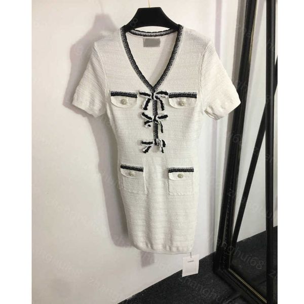 23ss womens designer clothing summer dresses women dress pearl button bow v-neck tucked waist knitted short-sleeved dress womens clothing a1, Black;gray
23ss womens designer clothing summer dresses women dress pearl button bow v-neck tucked waist knitted short-sleeved dress womens clothing a1, Black;gray