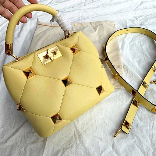 designer outdoor bag luxurys same rivet handheld solid shoulder bag cross red leather women's loco bag rct2
designer outdoor bag luxurys same rivet handheld solid shoulder bag cross red leather women's loco bag rct2