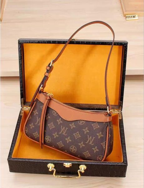special commdictory luxury shoulder bag designers moon bag handbag old flower women tote brand letter leather crossbody bag brown plaid size
special commdictory luxury shoulder bag designers moon bag handbag old flower women tote brand letter leather crossbody bag brown plaid size