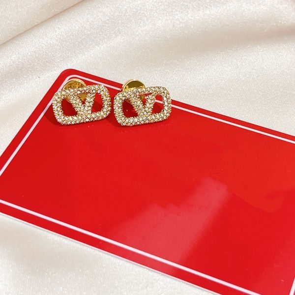 earring designers design letters for women, fashionable and atmospheric gold earring jewelry, party jewelry, wedding jewelry gift boxes, Golden;silver
earring designers design letters for women, fashionable and atmospheric gold earring jewelry, party jewelry, wedding jewelry gift boxes, Golden;silver