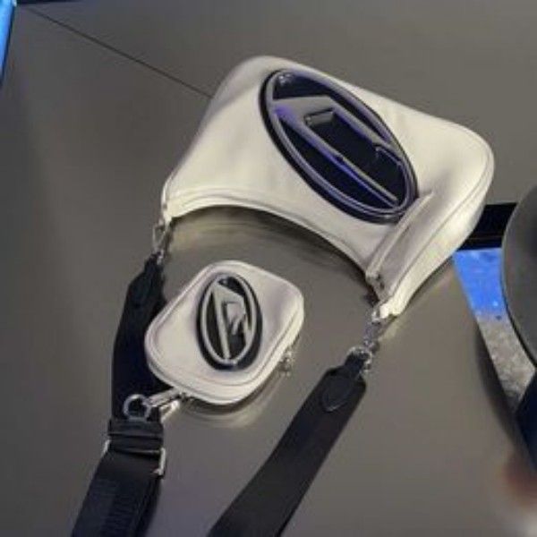 suitcase and bag dinner netizen korean ins women's summer 2023 new underarm bag small one shoulder crossbody mother dingdang
suitcase and bag dinner netizen korean ins women's summer 2023 new underarm bag small one shoulder crossbody mother dingdang
