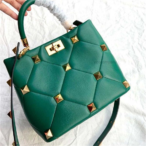luxurys lingge red new vltn bag solid outdoor rivet bag handheld single same shoulder diagonal mesh cross leather women's style okgu
luxurys lingge red new vltn bag solid outdoor rivet bag handheld single same shoulder diagonal mesh cross leather women's style okgu