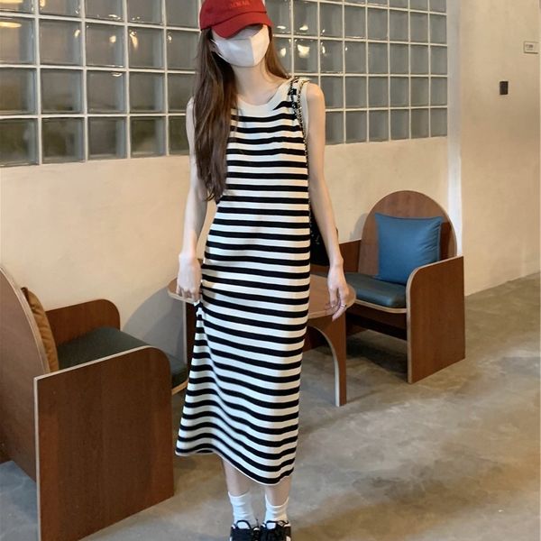 designers 2023 womens summer new sleeveless dress temperament long skirt striped light luxury knitted vest dress causal dress, Black;gray
designers 2023 womens summer new sleeveless dress temperament long skirt striped light luxury knitted vest dress causal dress, Black;gray